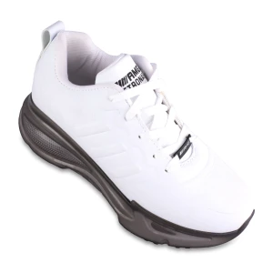 Zapatilla deportiva Petronas low Apadana 110