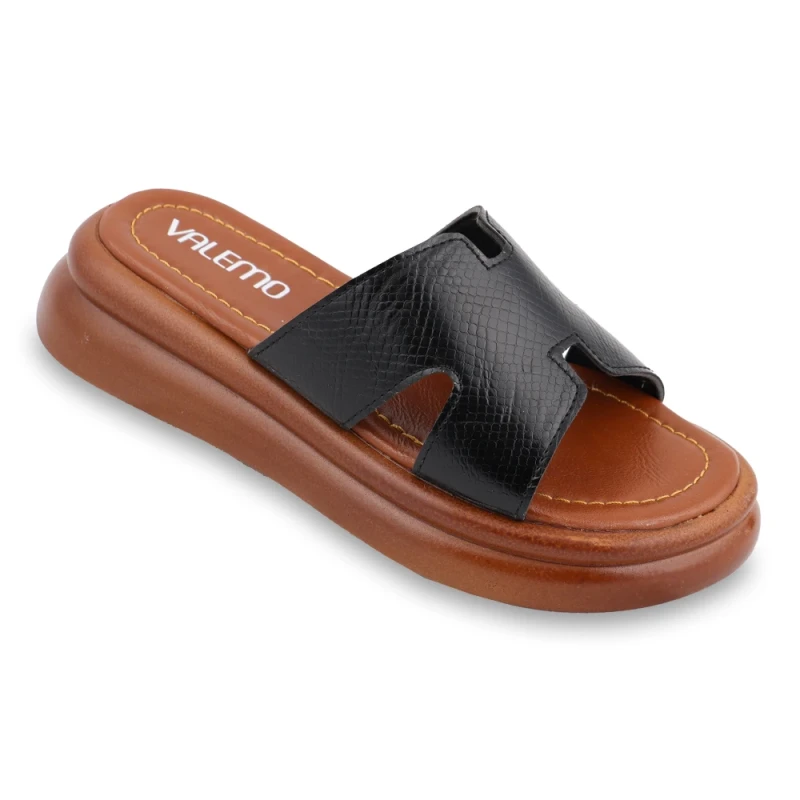 صندل خاتون والمو رنگبندی مشکی