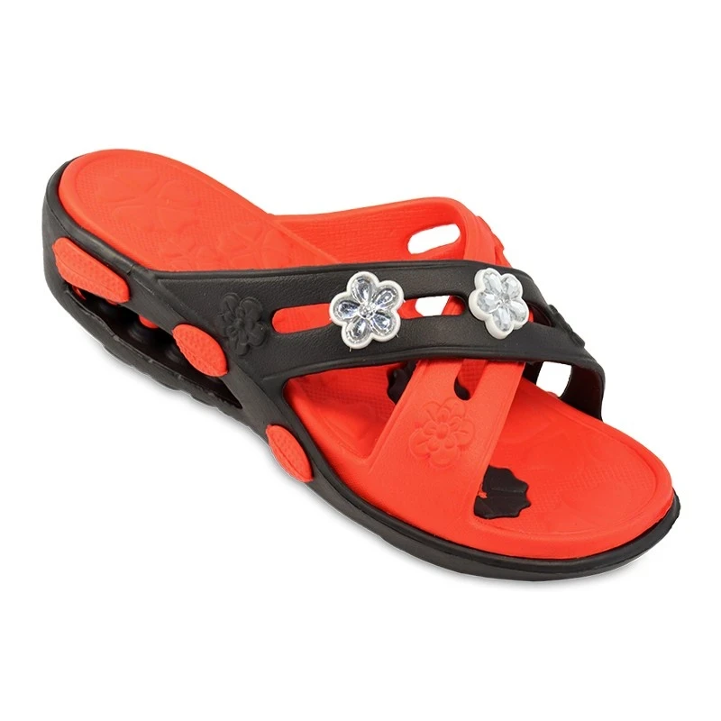 نعال تینا لبخند