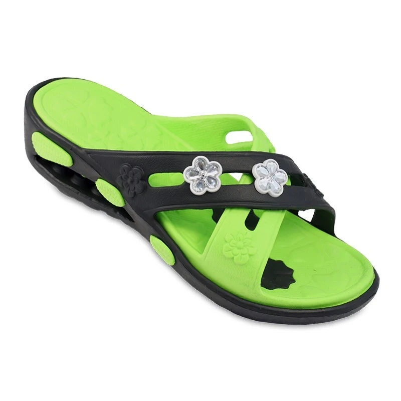 نعال تینا لبخند