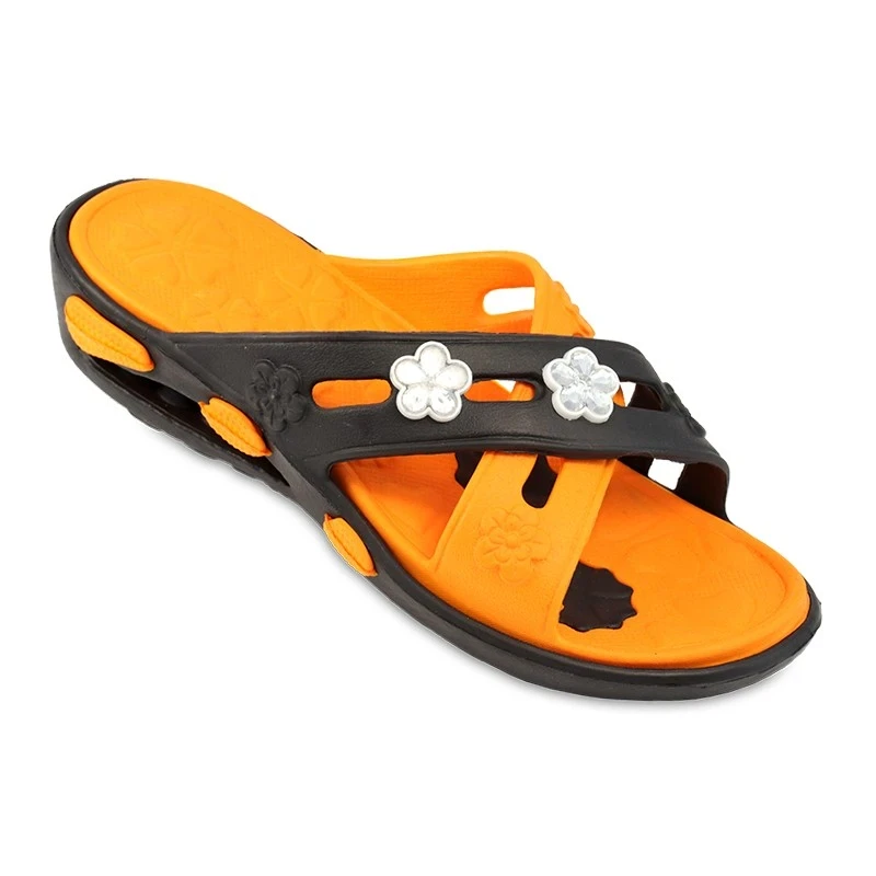 نعال تینا لبخند